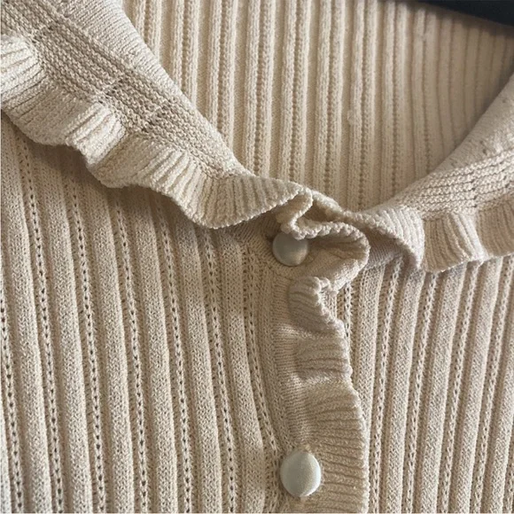 🕊️Vintage // Ruffle Knit Top🕊️ - Picture 3 of 8